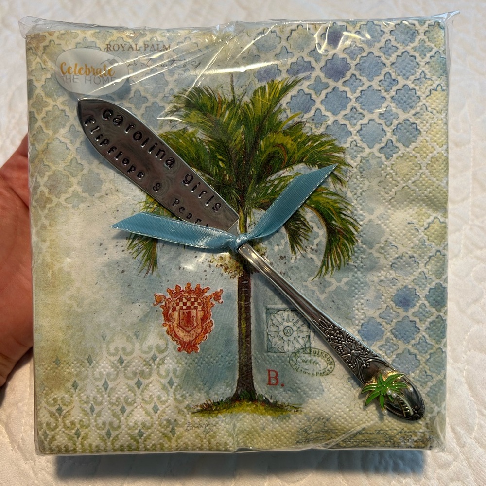 NWT Royal Palm Printed Napkins with Cheese Knife
